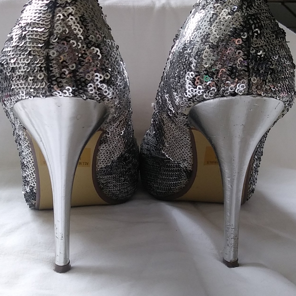 2/$20 👠 Y2K Silver sequin heels ✨ - Picture 3 of 3